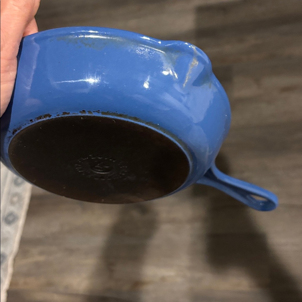 Le Creuset Glissemail Vintage Blue 7 1/2 Inch Double Spout Skillet pre-1990’s - Picture 8 of 9